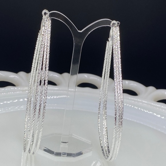 Silver Tone Earrings - Picture 1 of 1